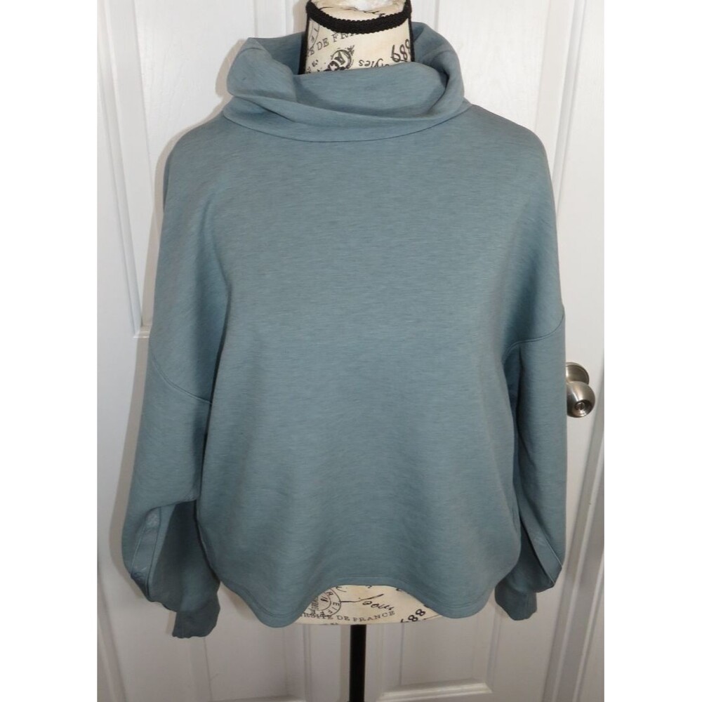 Rhone Women's DreamGlow Mock Neck Crop Sweatshirt Size Medium Heather Blue